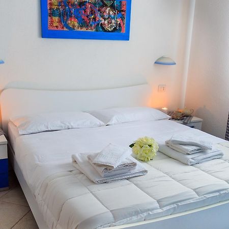 Sanpietroburgo 22 Apartment ออลเบีย ภายนอก รูปภาพ